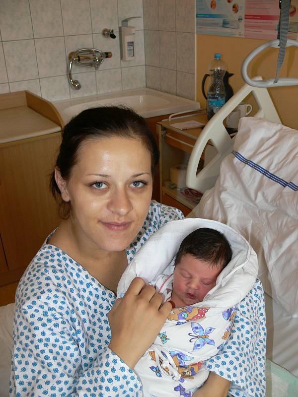 VANESKA MEDVEGYOVÁ (4,21 kg a 53 cm) je od 24.6. od 21:30 prvorozenou dcerou Kristýny a Tomáše z Pardubic.