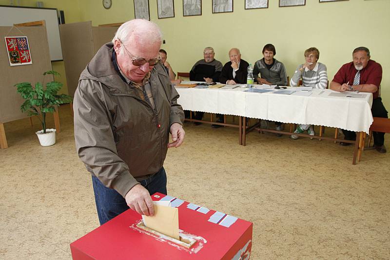 Volby do krajské samosprávy a doplňovací volby do Senátu v Hlinsku.