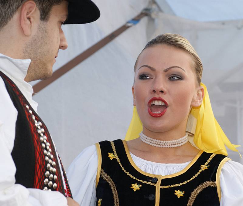 Sobotní „Polsko – slovenský jarmark“ na Resselově náměstí přilákal mnohé milovníky folklórní hudby.