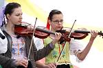 Sobotní „Polsko – slovenský jarmark“ na Resselově náměstí přilákal mnohé milovníky folklórní hudby.