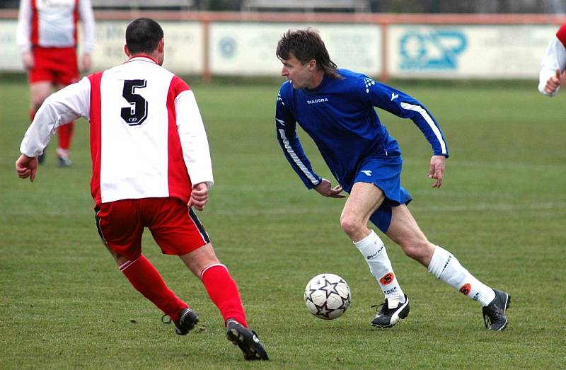 Z utkání KP ve fotbale Živanice - Prachovice.