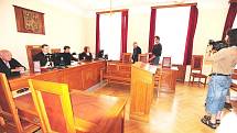 Jednačtyřicetiletý Chrudimák Miroslav Bohuněk odešel od soudu jednoletým podmíněným trestem.