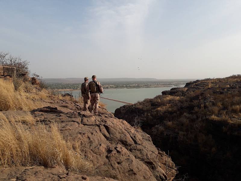 Chrudimští výsadkáři střeží základnu v Mali
