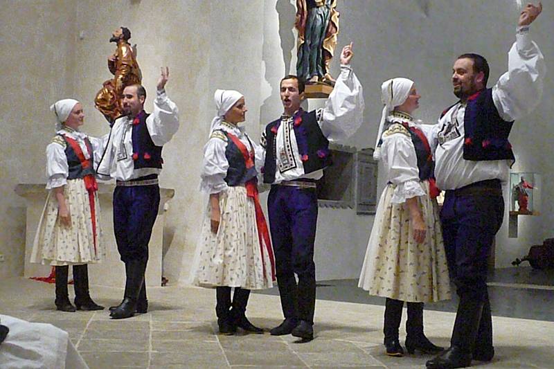 Resselovo náměstí patřilo o víkendu oblíbenému folklornímu festivalu Chrudimské obžínky. 