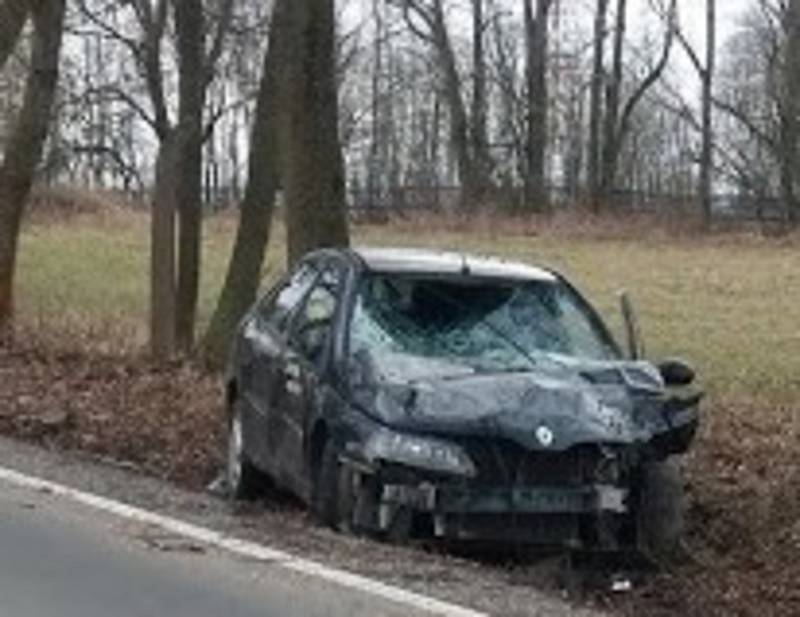 Vrak auta u zdroje vody: Nikdo nám nepomohl, říká starosta