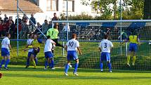 Z fotbalového utkání Rozhovice - Třemošnice 2:2.