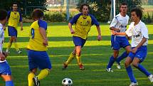 Z fotbalového utkání Rozhovice - Třemošnice 2:2.