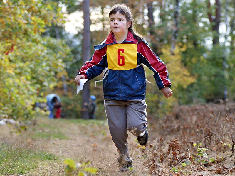 V Rabštejsné Lhotě děti závodily při tradičním posvícenském závodě.