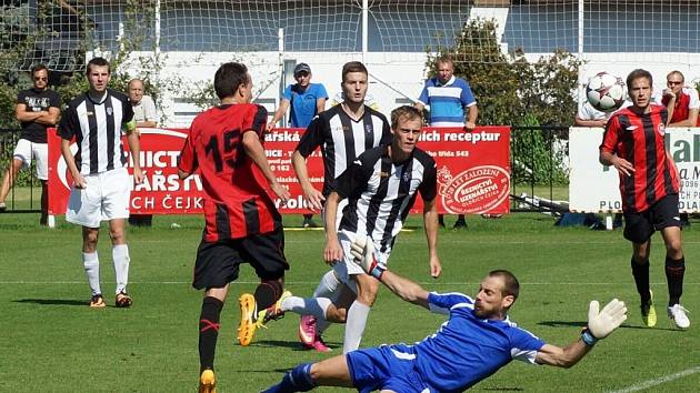 V utkání fotbalové ČFL porazili fotbalisté MFK Chrudim Admiru Praha 3:0.