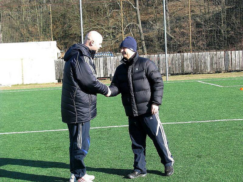 Trenér fotbalové reprezentace do 21 let Jakub Dovalil měl ve středu 2. března na povel trénink dorostenců AFK Chrudim. Fotbalisté pod jeho vedením absolvovali jednotku podobnou té, kterou ordinuje trenér svým „lvíčatům“.