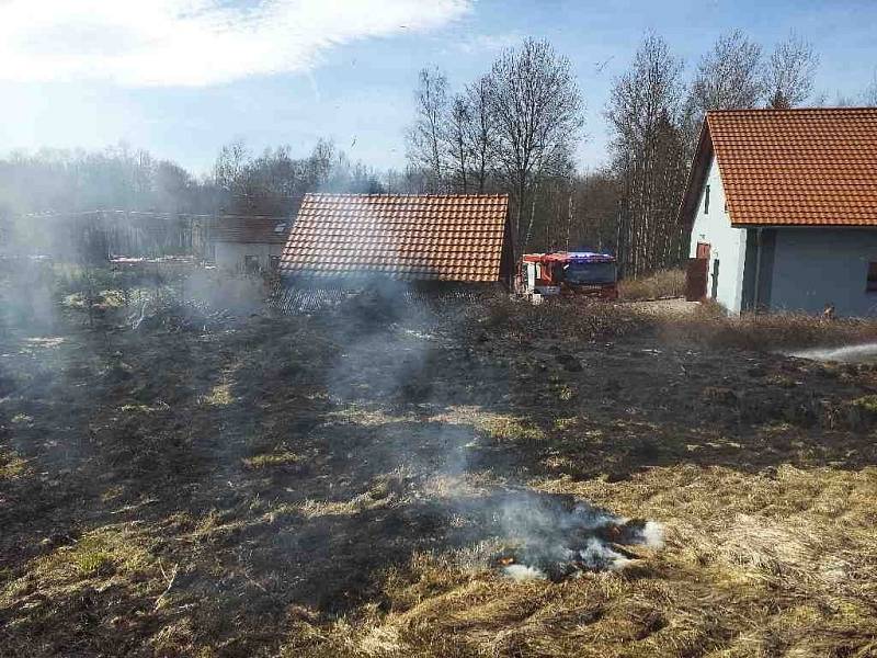 U Vortové dnes hořela louka