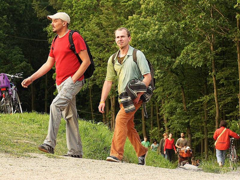 Okolí rozhledny Bára na Podhůře se změnilo v letní kino. Filmová noc nabídla hlavně snímky pro milovníky hororů.