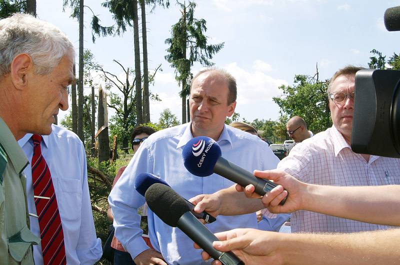 Při návštěvě Chrudimska jednal ministr Petr Gandalovič mimo jiné i se starosty postižených měst a obcí.