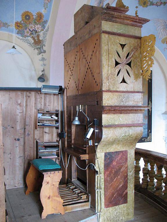 Varhany v kostele sv. Michaela archanděla v Krouně jsou v  havarijním stavu. Obec na jejich opravu vyhlásila sbírku.