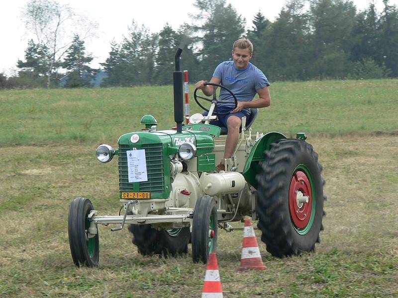 Na další ročník Železnohorského traktoru se do Žďárce u Seče sjelo 58 traktorů.