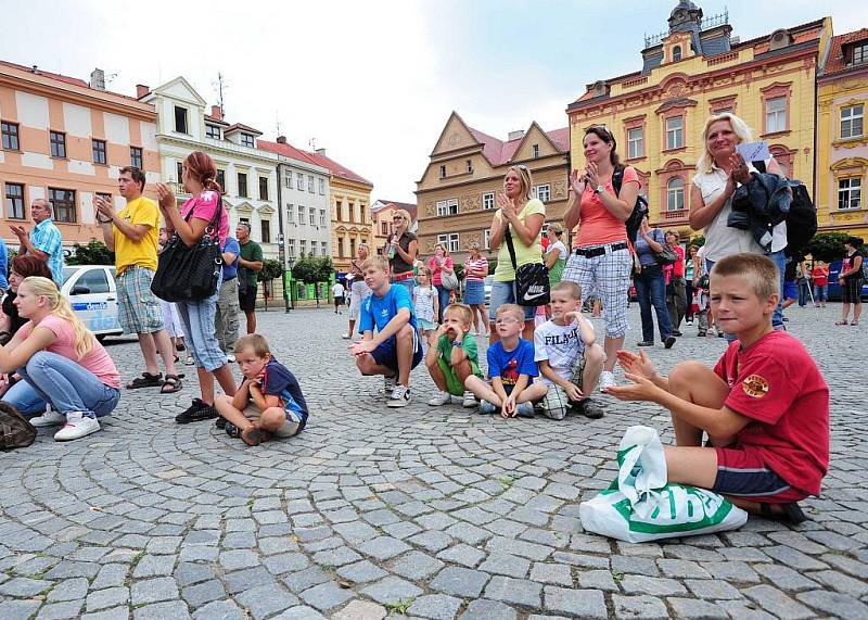 Na chrudimském náměstí  vládla pohoda. Diváci se u Šance pro talent dobře bavili. 