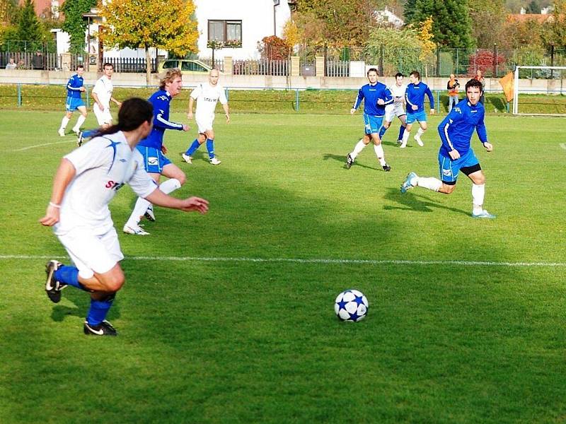 Z utkání krajského přeboru ve fotbale Třemošnice - Živanice 0:1.