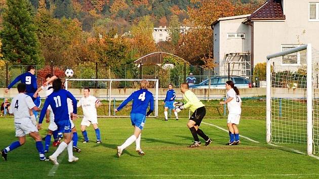 Z utkání krajského přeboru ve fotbale Třemošnice - Živanice 0:1.