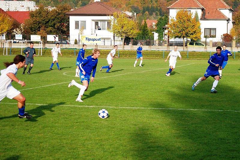 Z utkání krajského přeboru ve fotbale Třemošnice - Živanice 0:1.