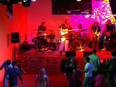 Americká blues rocková skupina Big Mo zahrála v Baraka baru.