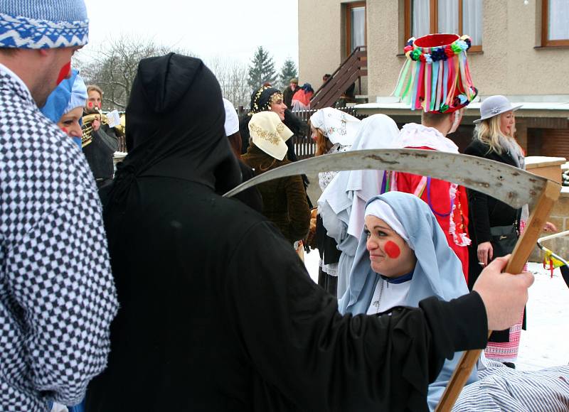 Předhradím prošel masopustní průvod. 