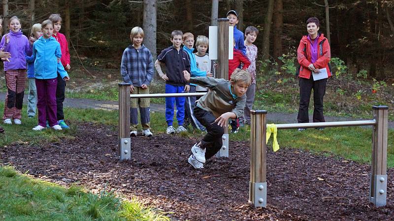 Lesní olympiády se účastní děti druhých až pátých tříd všech chrudimských základních škol.