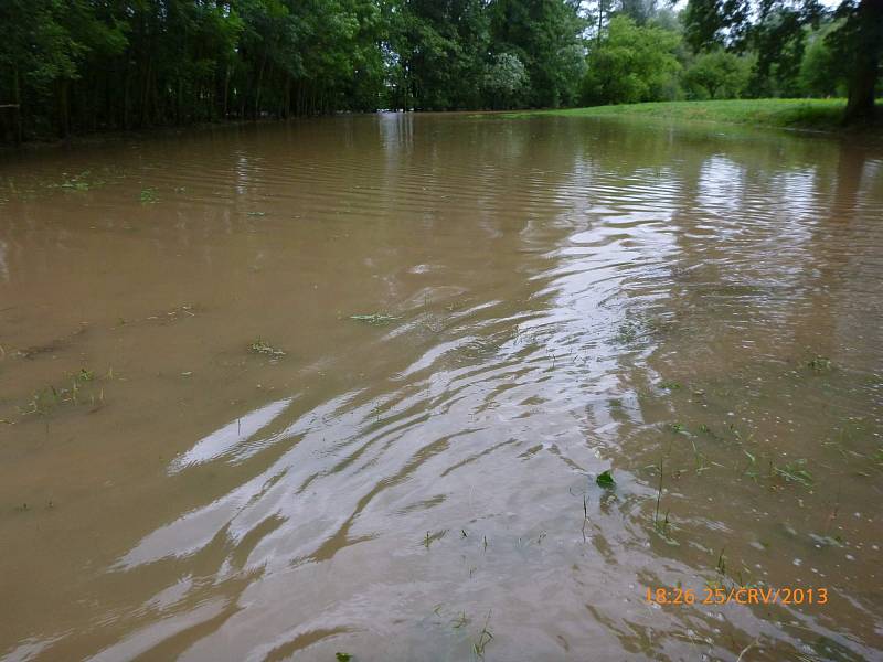 Záplavy na řece Doubravě 25. června 2013.