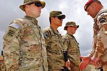 Jednotka OMLT v Afghanistánu končí, plnění operačního úkolu předala v pondělí do rukou podplukovníka Jana Zezuly a jeho jednotky 1. MAT (Military Advisor Team) Wardak.