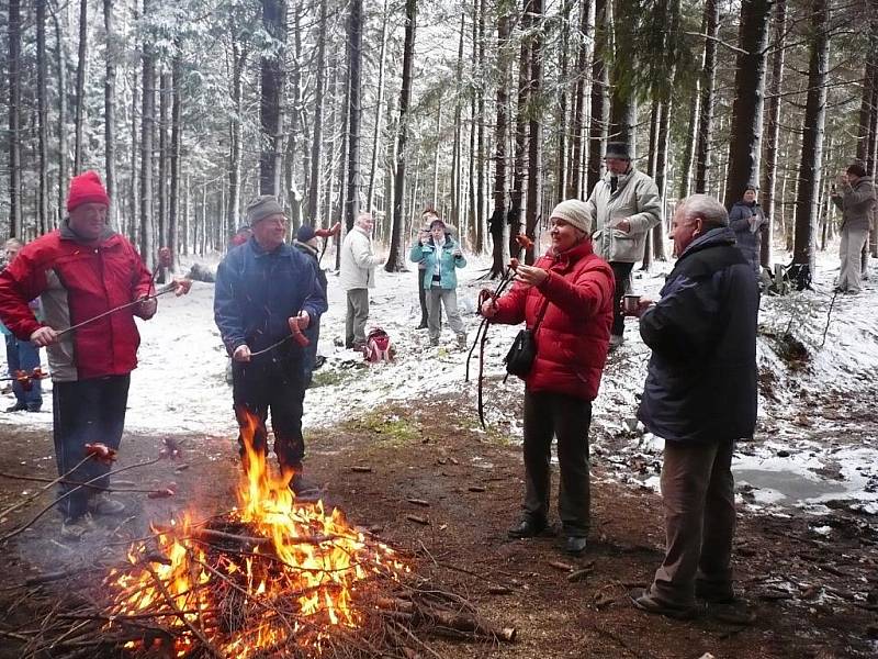 Turisté z Chrudimě se sešli na konci roku u Filipovského pramene.