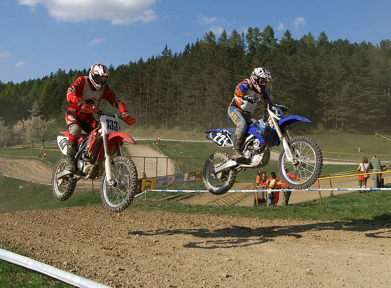 Třemošnické Kubíkovy Duby patřily o víkendu 18. a 19. dubna motorkrosu.