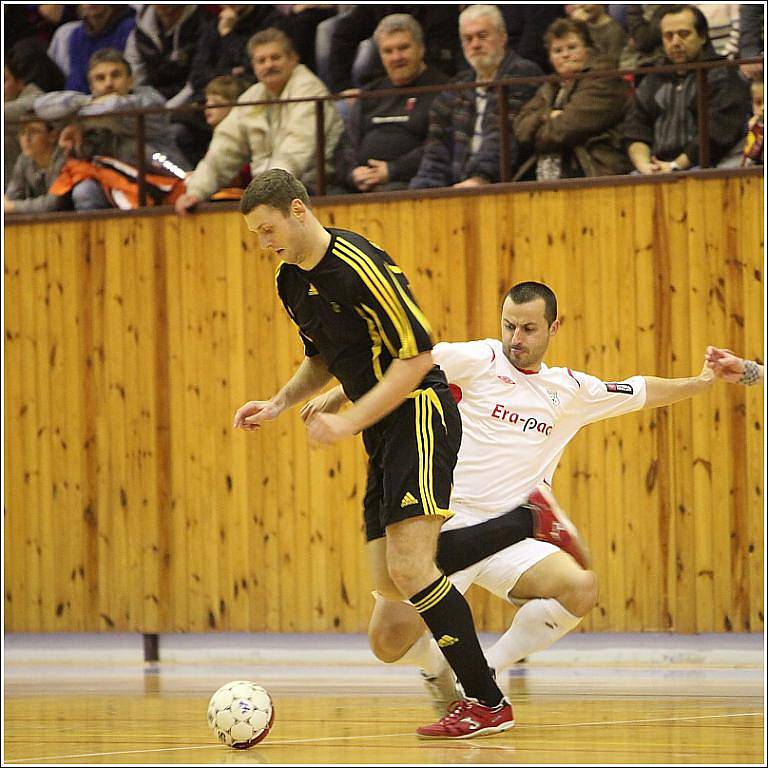 Era-Pack Chrudim porazil v derby Nejbach Vysoké Mýto na jeho palubovce 8:3.