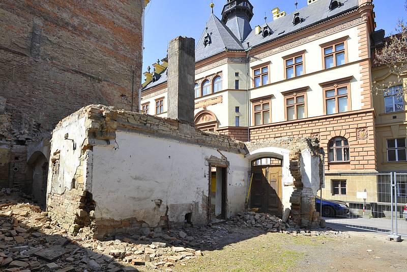 Demolice domku v Lázeňské ulici.