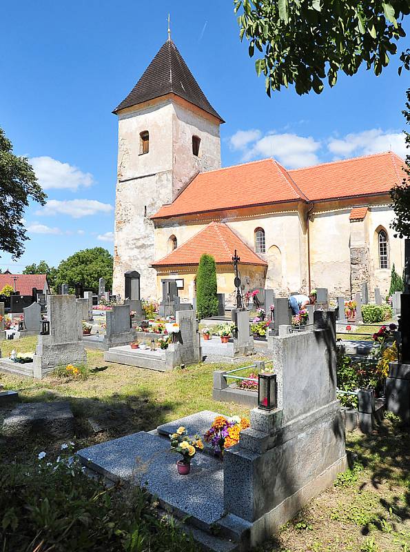 Kostel v Lažanech.