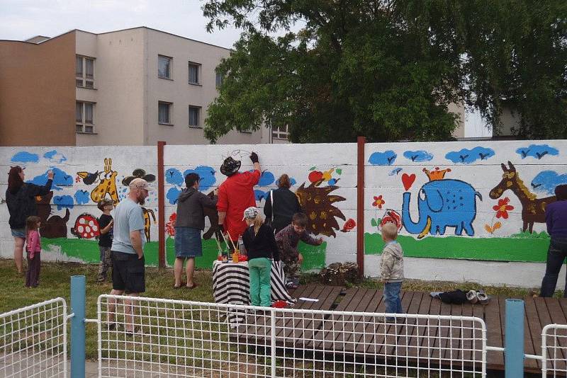 Dětský den zahájil novou sezonu na plovárně ve Slatiňanech.