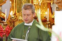 Nový krounský farář Vladimír Handl byl uveden do úřadu. 