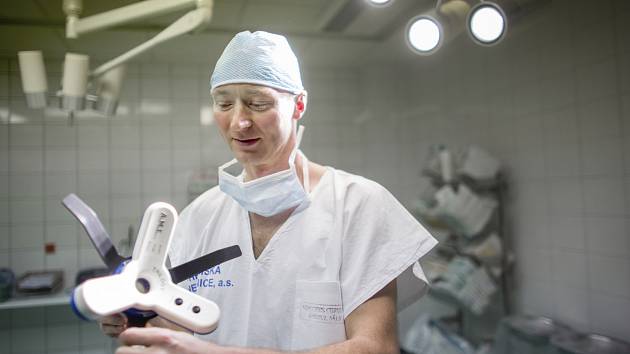 Nemocnice pořídila přístroj, který odstraní hemoroidy bez krve a bolesti -  Chrudimský deník