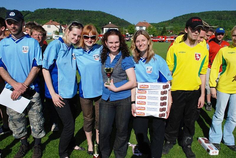 Hasičskou ligu okresu 2011 zahájila první soutěž O pohár starosty Třemošnice na třemošnickém fotbalovém hřišti.