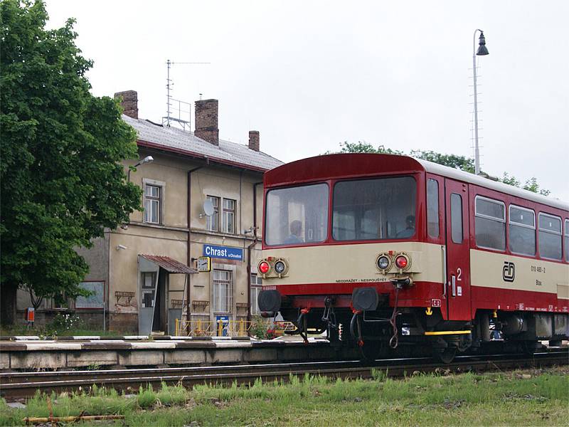 Chrastecké nádraží v těchto dnech ve švech zrovna nepraská.