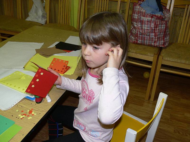 „Tata pub, aneb děti s sebou, mamky nechte doma.“ To je název programu, který uspořádal chrudimský Mama klub pro tatínky a jejich ratolesti.