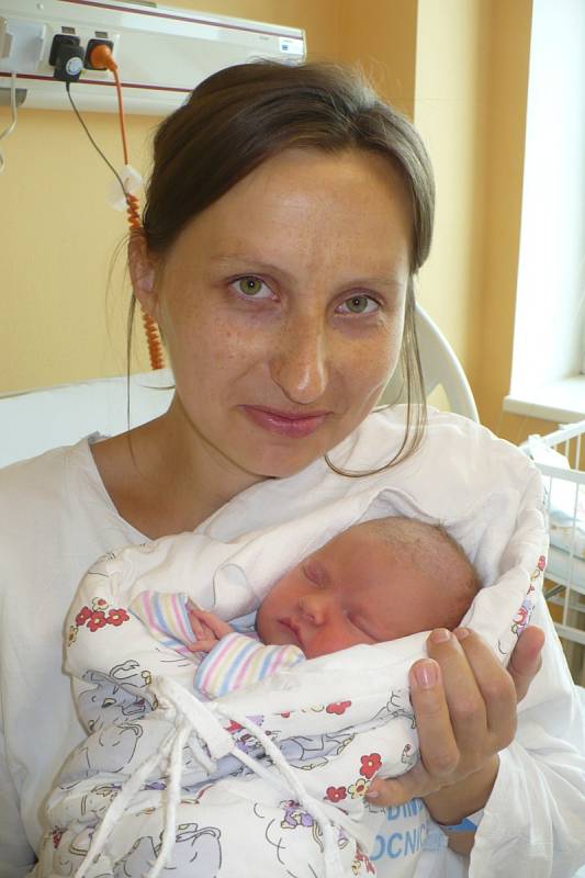  ANIČKA CHMELÍKOVÁ (2,9 kg a 46 cm) – toto jméno vybrali 15.9. ve 2:30 pro svou prvorozenou dceru Pavlína a Jiří z Pardubic.
