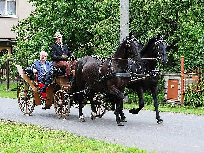 Miloš Zeman se zúčastnil v červnu 2011 oslavy 130. výročí založení SDH Lány.