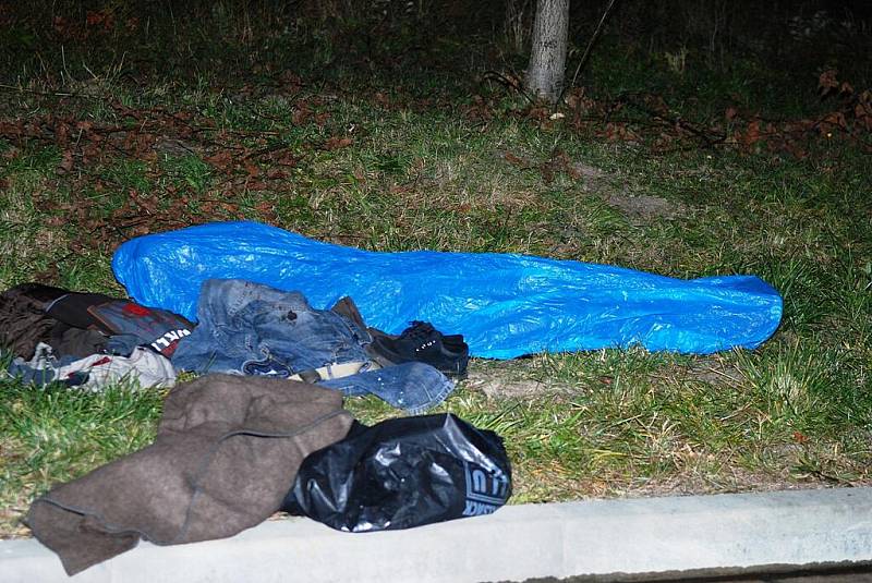 UŽ DRUHÁ TRAGÉDIE NA TŘEMOŠNICKU BĚHEM VÍKENDU. U vápenky v Třemošnici se srazilo osobní auto s vlakem. Spolujezdec je mrtvý, řidič skončil v nemocnici, cestující ve vlaku utrpěli oděrky a především pořádný šok. 