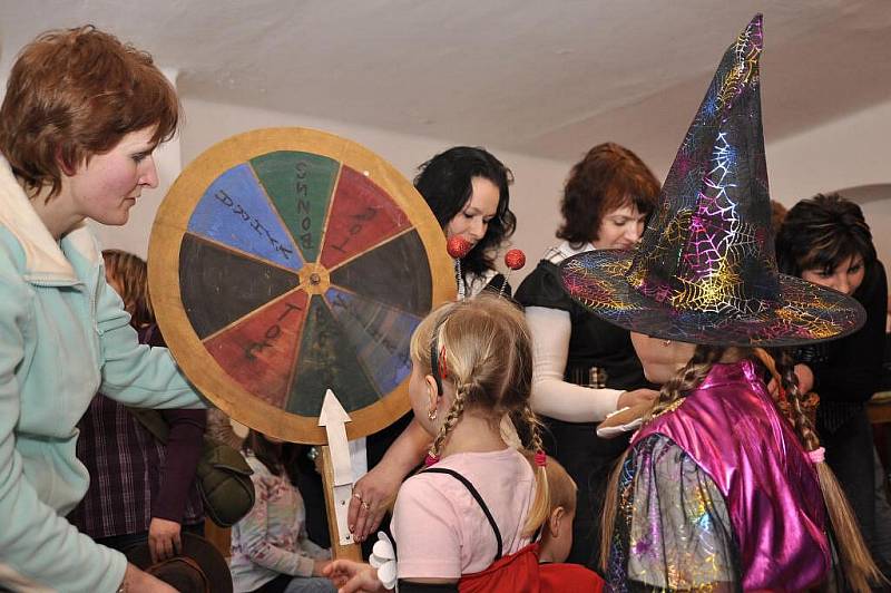 Dětský karneval v Prachovicích.