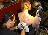 Tetování je běžnou ozdobou řady lidí. Ilustrační foto.