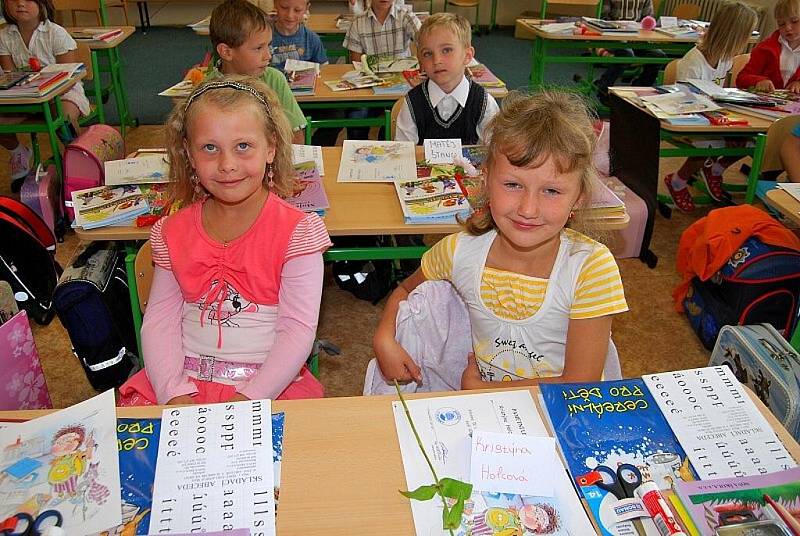 První den školy se nesl ve slavnostním duchu i na Základní škole v Nasavrkách, kde nejen prvňáčky uvítal mimo jiné i starosta Milan Chvojka.