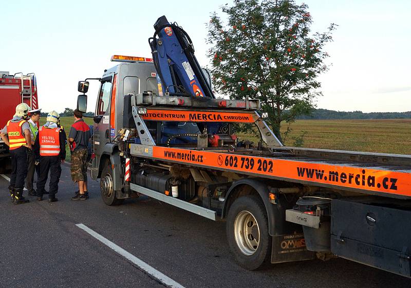 Při střetu dvou vozidel poblíž motorestu Skalka na silnici mezi obcemi Slatiňany a Nasavrky byl jeden z řidičů zraněn.