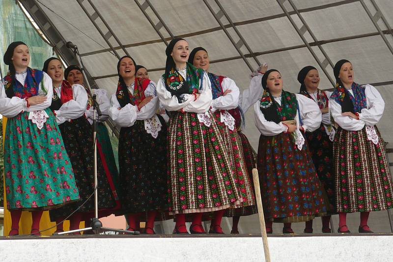 Resselovo náměstí patřilo o víkendu oblíbenému folklornímu festivalu Chrudimské obžínky. 