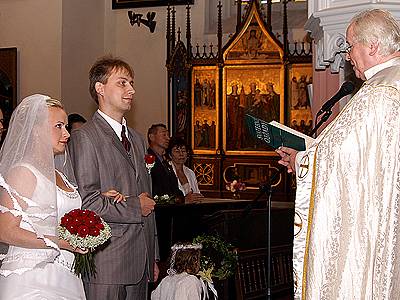 Svatbou v kostele Nanebevzetí Panny Marie v Chrudimi byl v sobotu oficiálně potvrzen vztah Radka Naumece z Chrudimi a Michaely Pavlišové z Přerova.