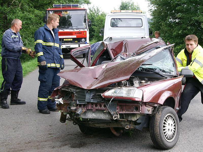 Vůz byl při nehodě zcela zdemolován.