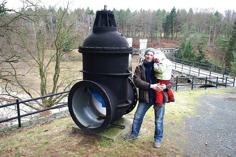 Situace na řece Doubravě a na Pařížovské přehradě o víkendu 15. a 16. ledna 2011.